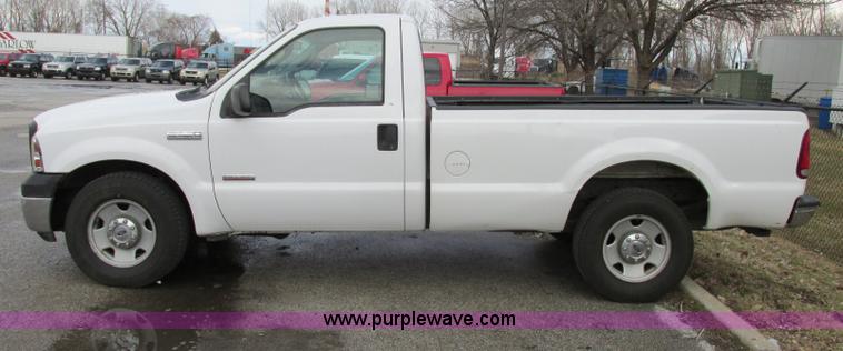 image for item F4867 2005 Ford F250 Super Duty XL pickup truck