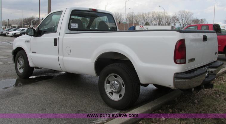 image for item F4867 2005 Ford F250 Super Duty XL pickup truck