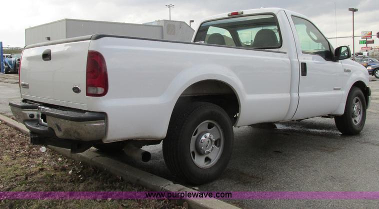 image for item F4867 2005 Ford F250 Super Duty XL pickup truck