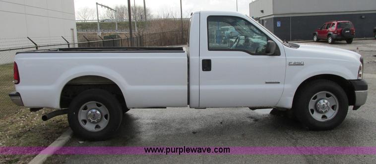 image for item F4867 2005 Ford F250 Super Duty XL pickup truck