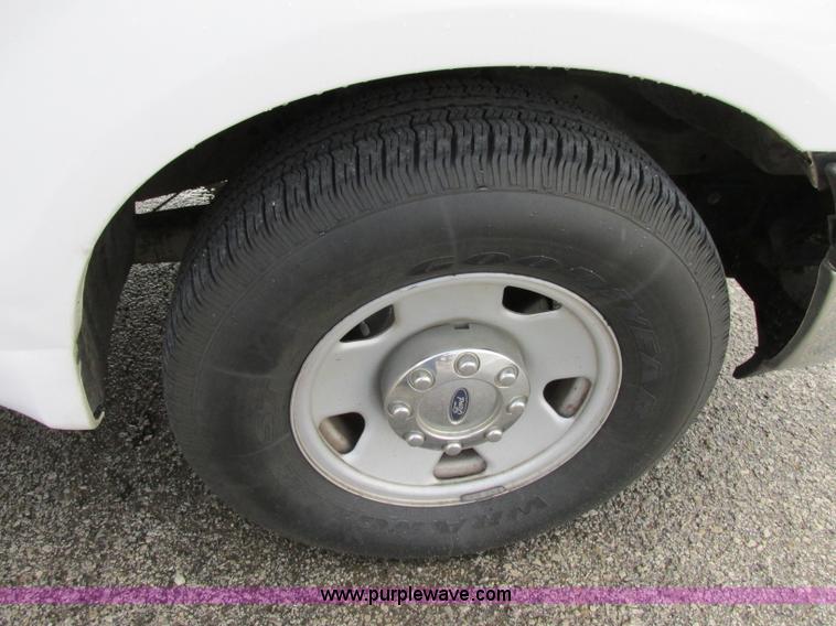 image for item F4867 2005 Ford F250 Super Duty XL pickup truck