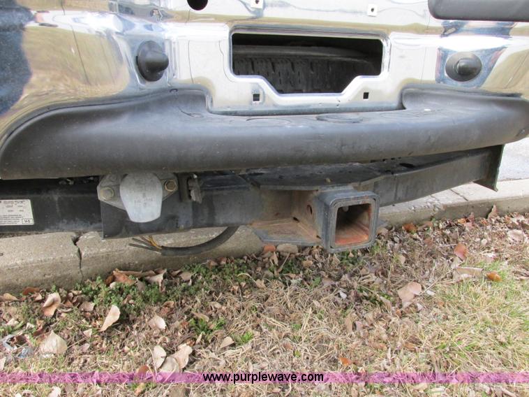 image for item F4867 2005 Ford F250 Super Duty XL pickup truck