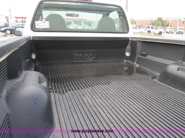 image for item F4867 2005 Ford F250 Super Duty XL pickup truck