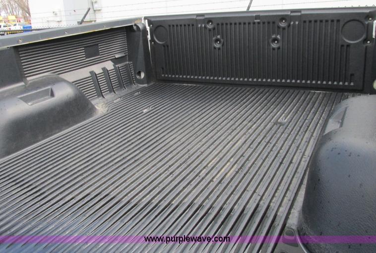 image for item F4867 2005 Ford F250 Super Duty XL pickup truck