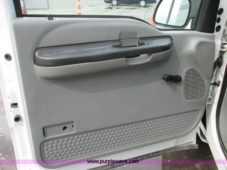 image for item F4867 2005 Ford F250 Super Duty XL pickup truck