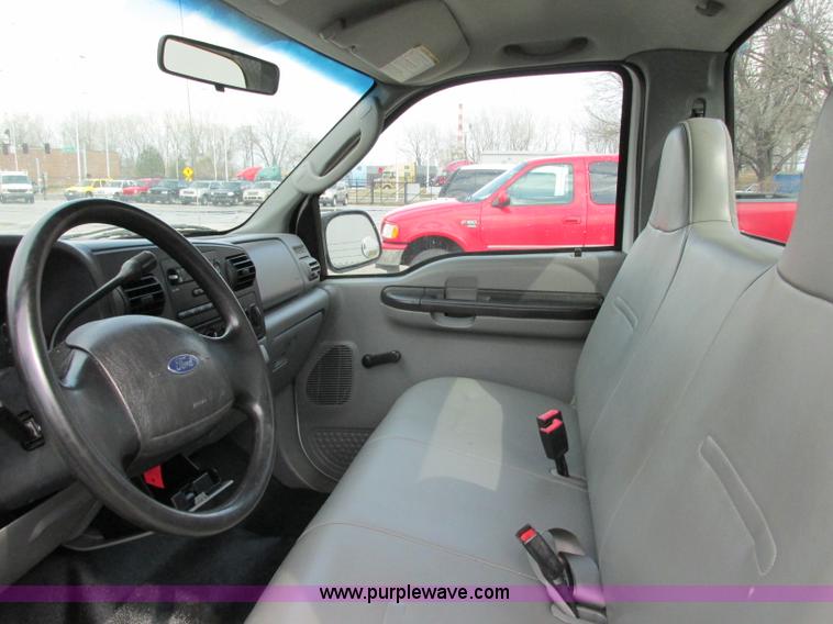 image for item F4867 2005 Ford F250 Super Duty XL pickup truck