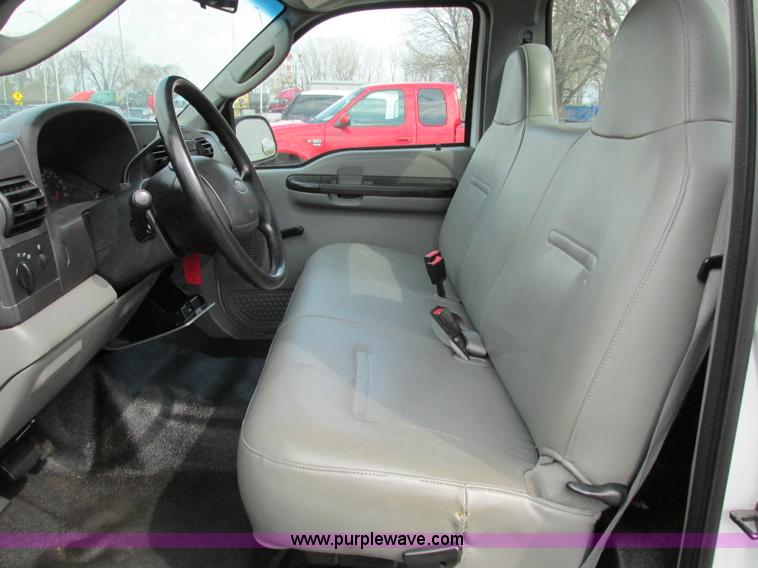 image for item F4867 2005 Ford F250 Super Duty XL pickup truck