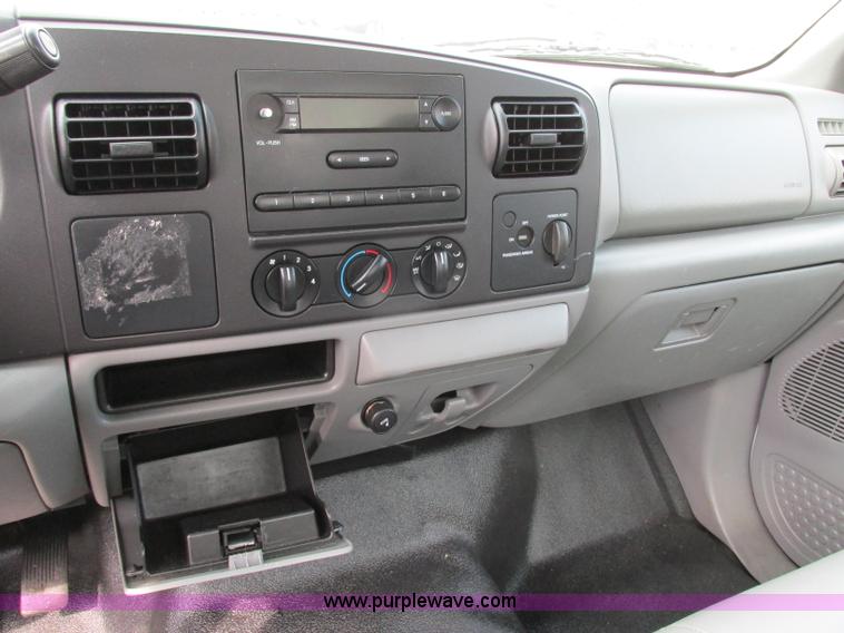 image for item F4867 2005 Ford F250 Super Duty XL pickup truck