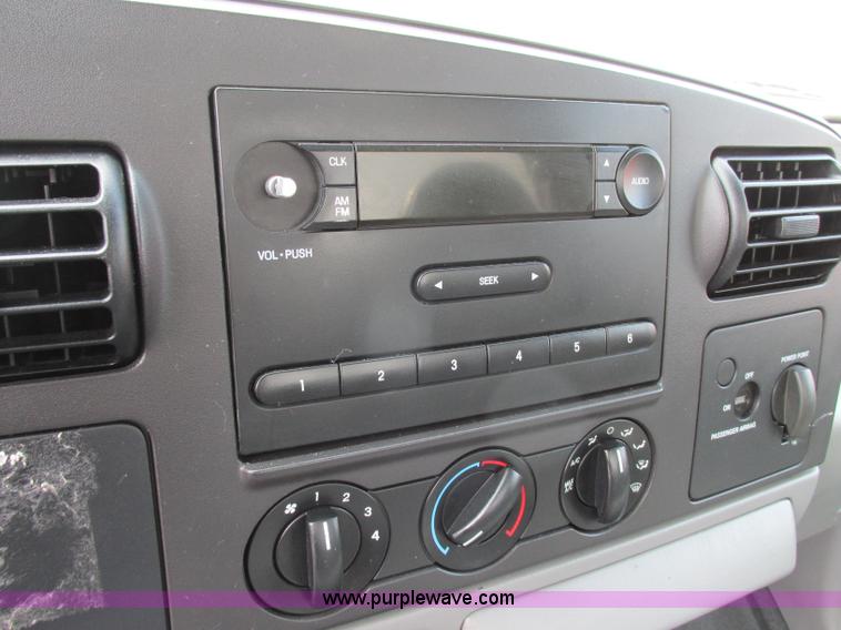 image for item F4867 2005 Ford F250 Super Duty XL pickup truck