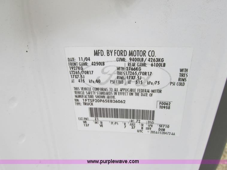 image for item F4867 2005 Ford F250 Super Duty XL pickup truck