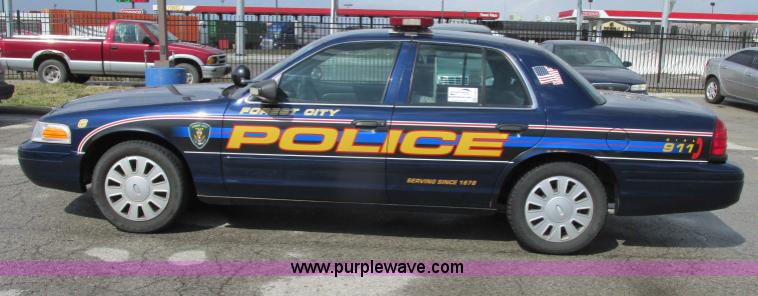 image for item F4870 2006 Ford Crown Victoria Police Interceptor