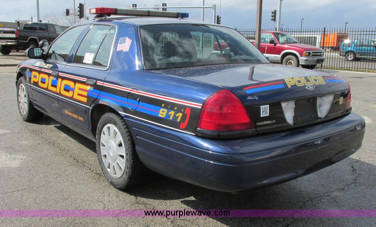 image for item F4870 2006 Ford Crown Victoria Police Interceptor