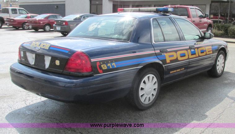 image for item F4870 2006 Ford Crown Victoria Police Interceptor