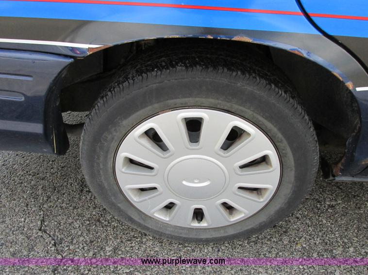 image for item F4870 2006 Ford Crown Victoria Police Interceptor