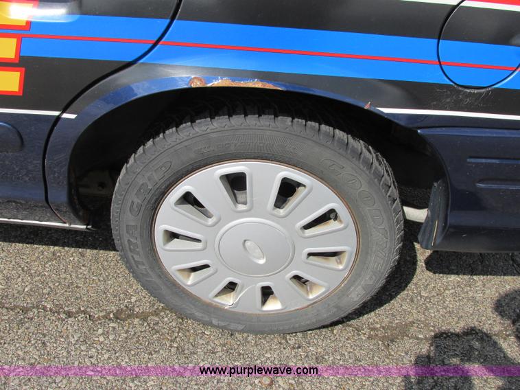 image for item F4870 2006 Ford Crown Victoria Police Interceptor