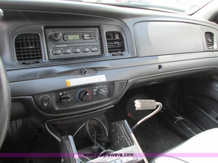 image for item F4870 2006 Ford Crown Victoria Police Interceptor