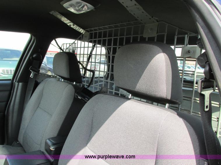 image for item F4870 2006 Ford Crown Victoria Police Interceptor