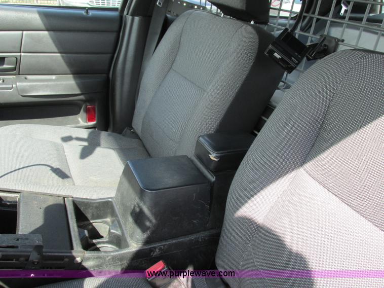 image for item F4870 2006 Ford Crown Victoria Police Interceptor