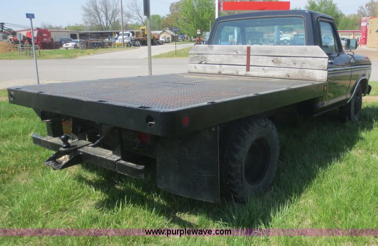 image for item F6905 1979 Ford F350 Custom flatbed pickup truck