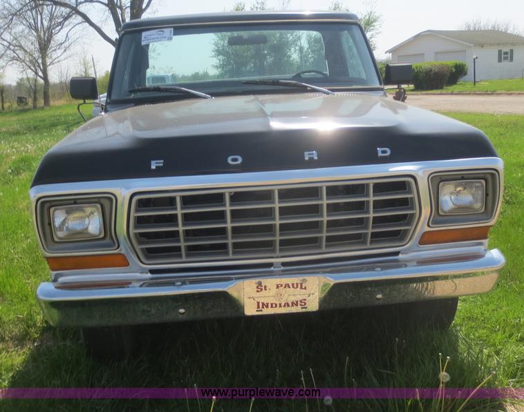 image for item F6905 1979 Ford F350 Custom flatbed pickup truck