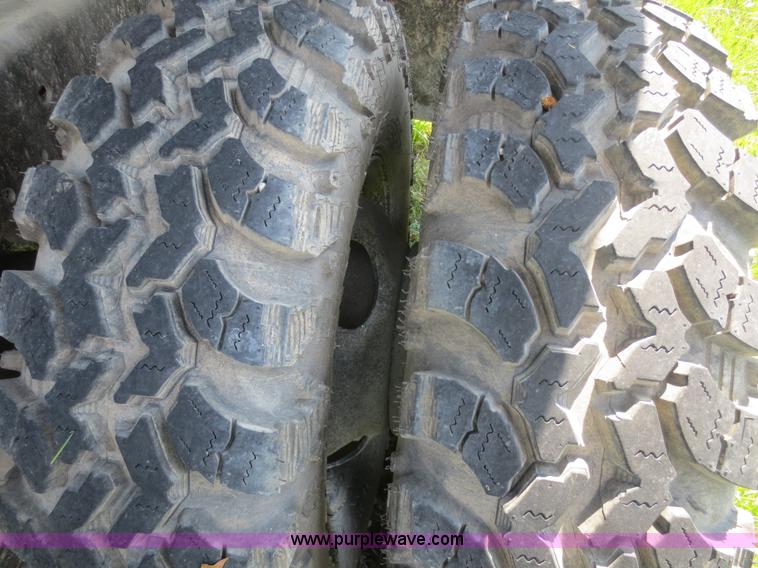 image for item F6905 1979 Ford F350 Custom flatbed pickup truck