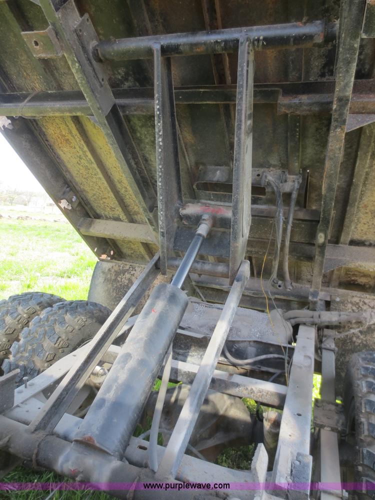 image for item F6905 1979 Ford F350 Custom flatbed pickup truck