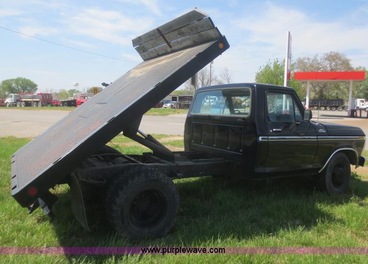 image for item F6905 1979 Ford F350 Custom flatbed pickup truck