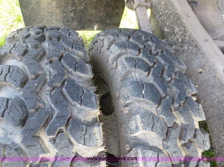 image for item F6905 1979 Ford F350 Custom flatbed pickup truck