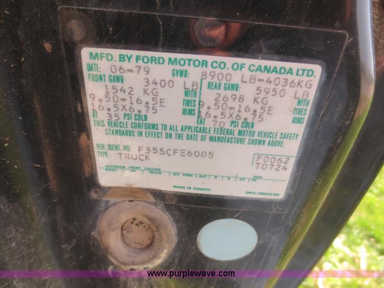 image for item F6905 1979 Ford F350 Custom flatbed pickup truck