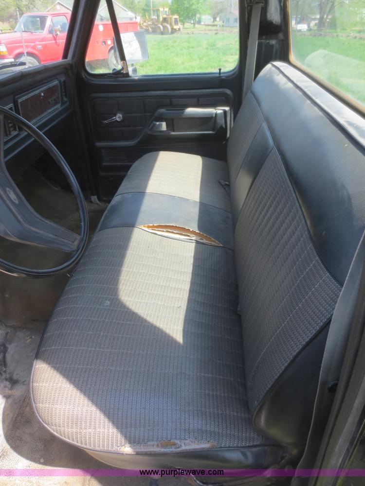 image for item F6905 1979 Ford F350 Custom flatbed pickup truck