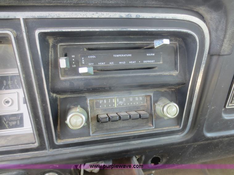 image for item F6905 1979 Ford F350 Custom flatbed pickup truck