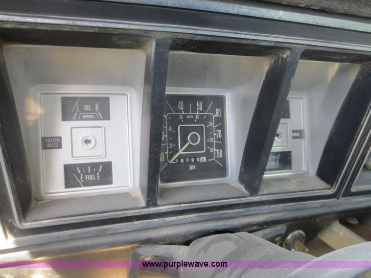 image for item F6905 1979 Ford F350 Custom flatbed pickup truck