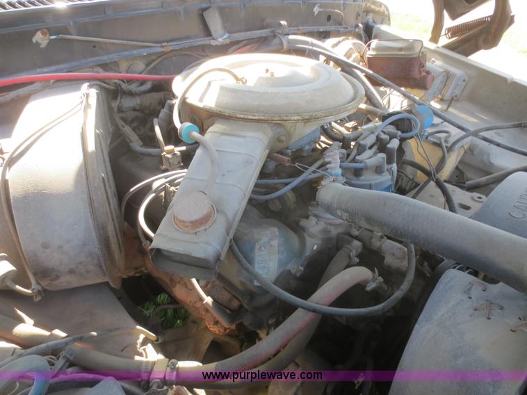 image for item F6905 1979 Ford F350 Custom flatbed pickup truck