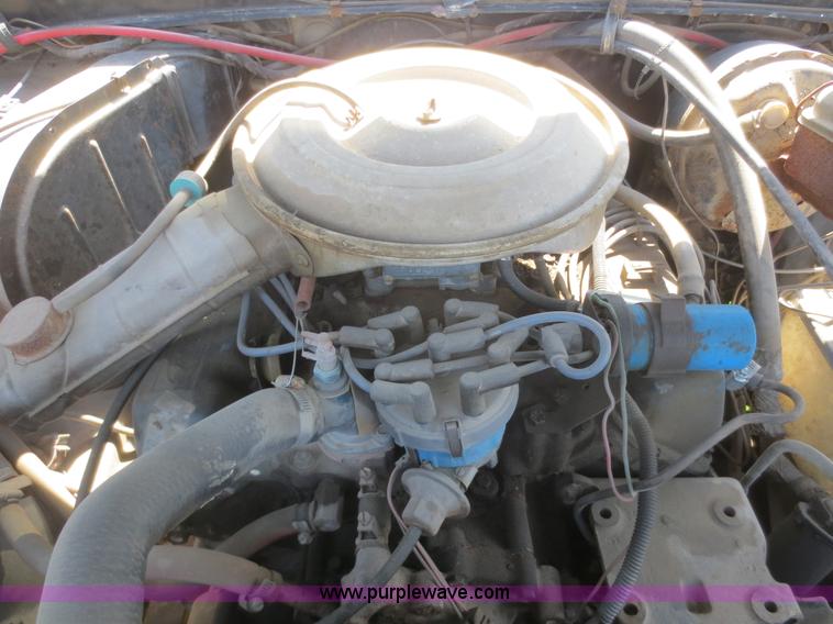 image for item F6905 1979 Ford F350 Custom flatbed pickup truck