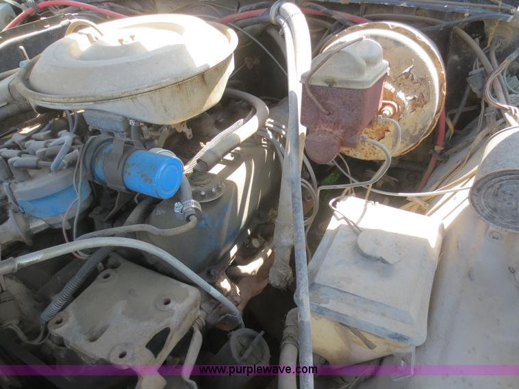 image for item F6905 1979 Ford F350 Custom flatbed pickup truck