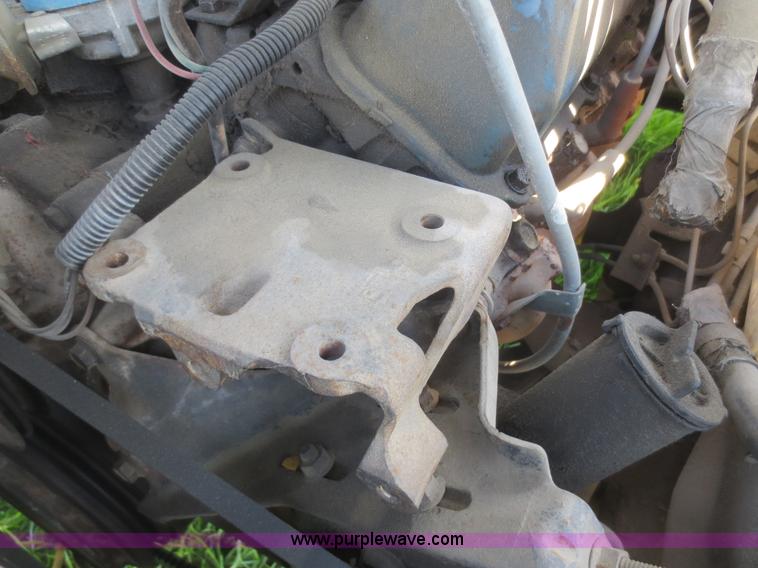 image for item F6905 1979 Ford F350 Custom flatbed pickup truck