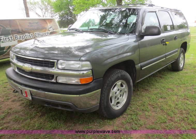 image for item F6913 2001 Chevrolet Suburban C1500 LS SUV