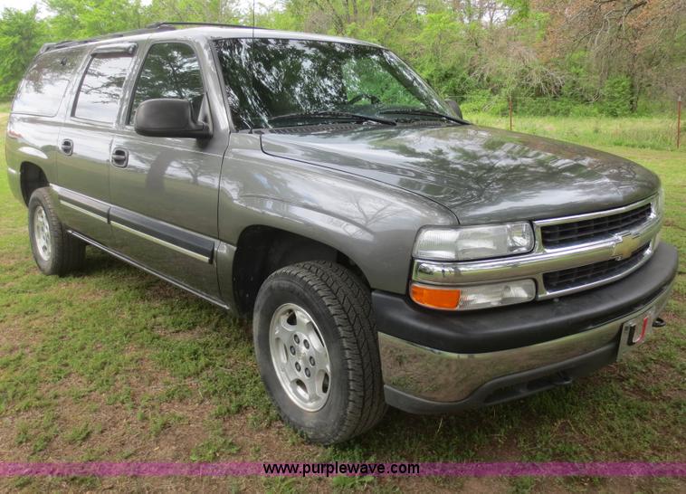image for item F6913 2001 Chevrolet Suburban C1500 LS SUV