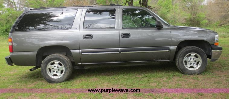 image for item F6913 2001 Chevrolet Suburban C1500 LS SUV