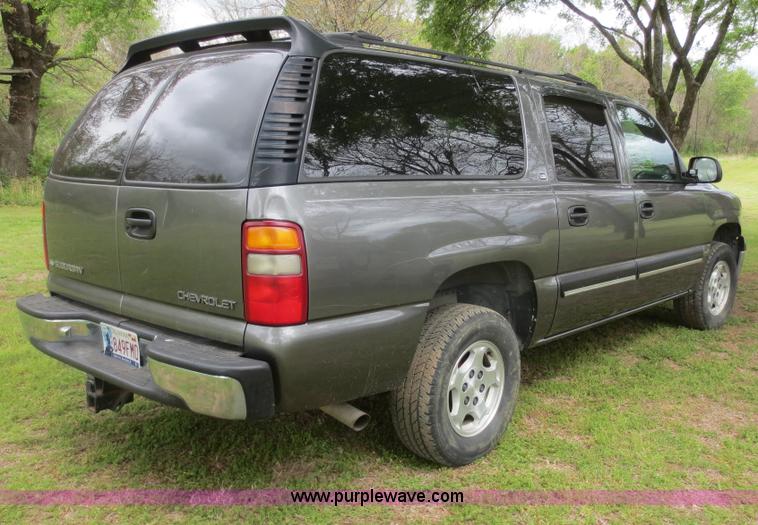 image for item F6913 2001 Chevrolet Suburban C1500 LS SUV