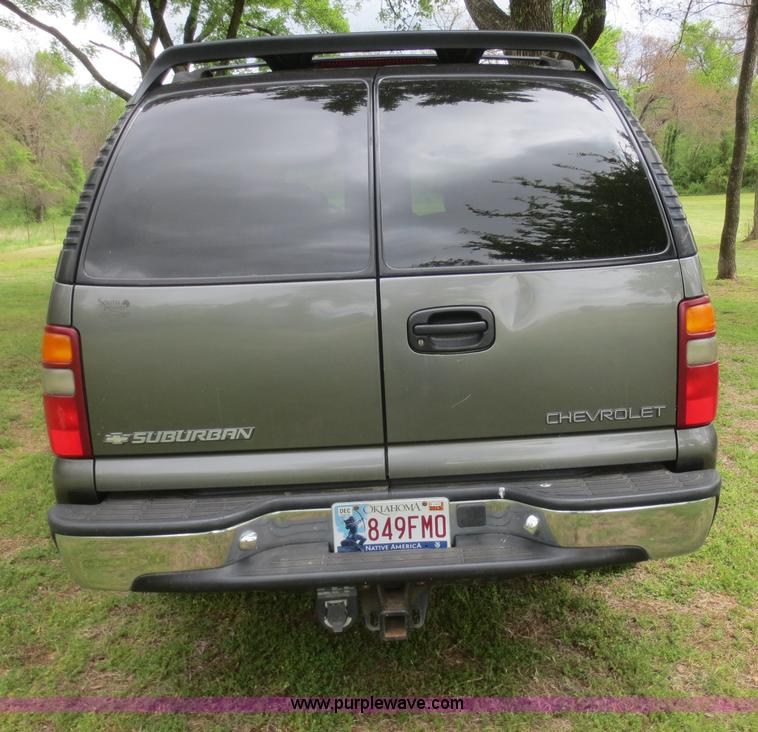 image for item F6913 2001 Chevrolet Suburban C1500 LS SUV