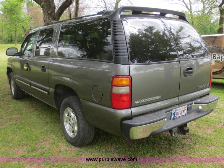 image for item F6913 2001 Chevrolet Suburban C1500 LS SUV