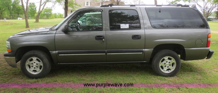 image for item F6913 2001 Chevrolet Suburban C1500 LS SUV