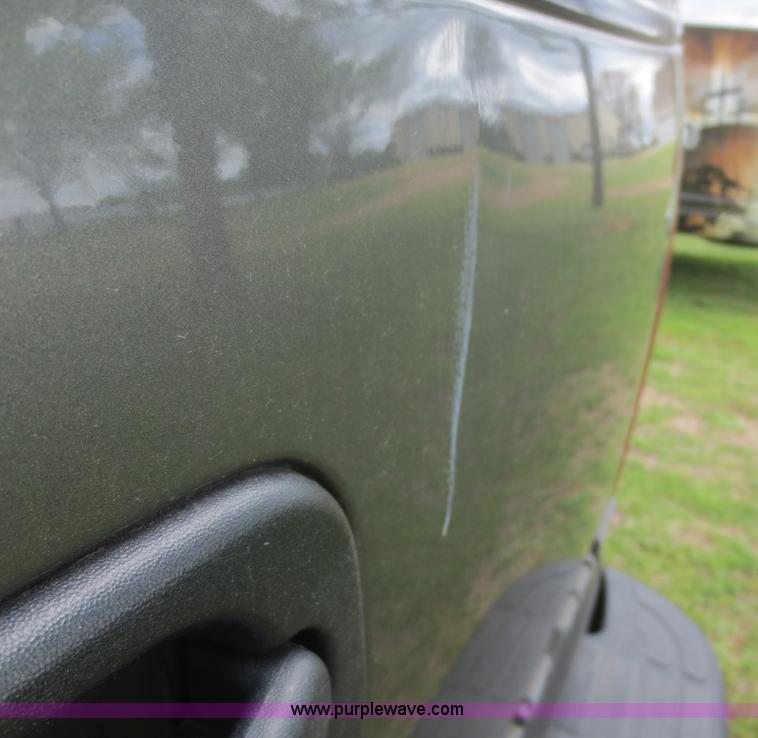 image for item F6913 2001 Chevrolet Suburban C1500 LS SUV