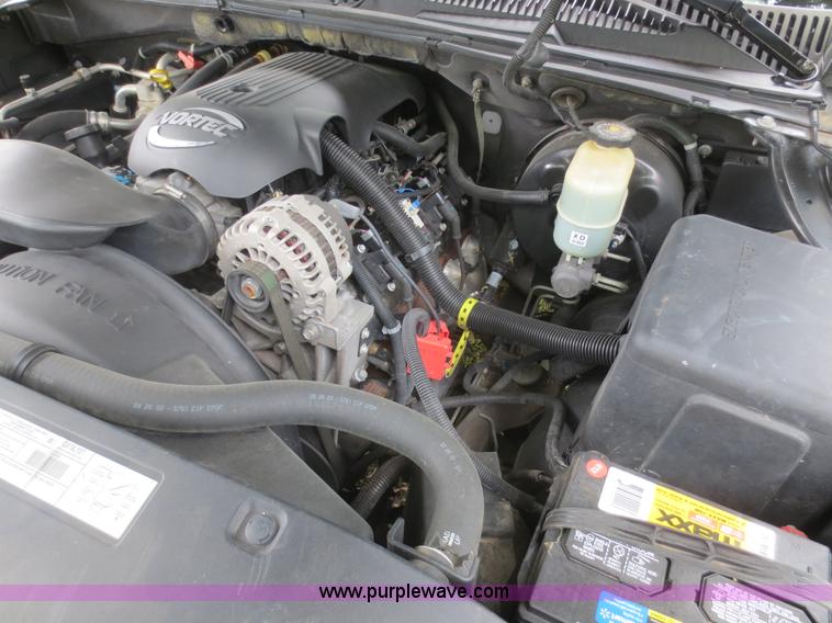 image for item F6913 2001 Chevrolet Suburban C1500 LS SUV