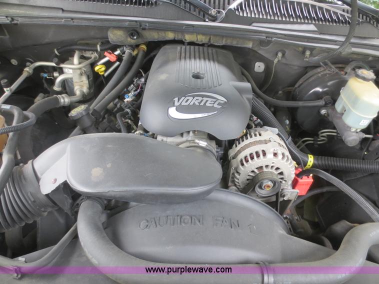 image for item F6913 2001 Chevrolet Suburban C1500 LS SUV