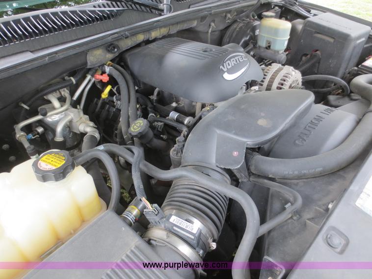 image for item F6913 2001 Chevrolet Suburban C1500 LS SUV