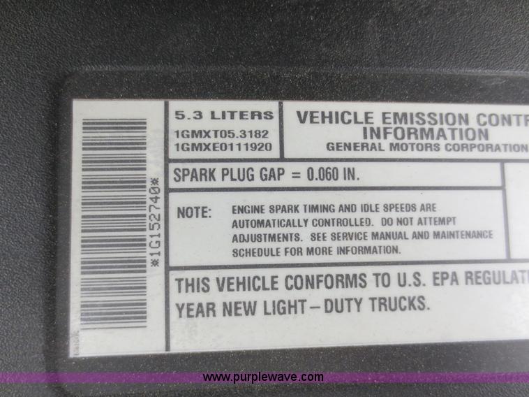 image for item F6913 2001 Chevrolet Suburban C1500 LS SUV