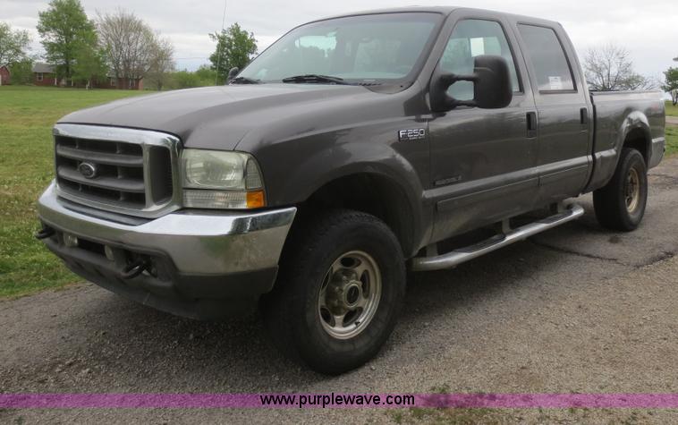 image for item F6915 2003 Ford F250 Super Duty Crew Cab pickup truck