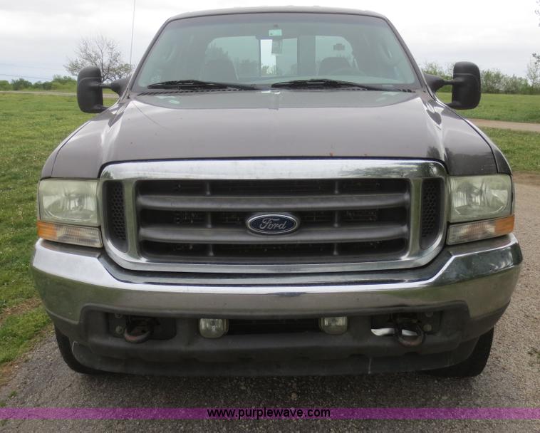 image for item F6915 2003 Ford F250 Super Duty Crew Cab pickup truck